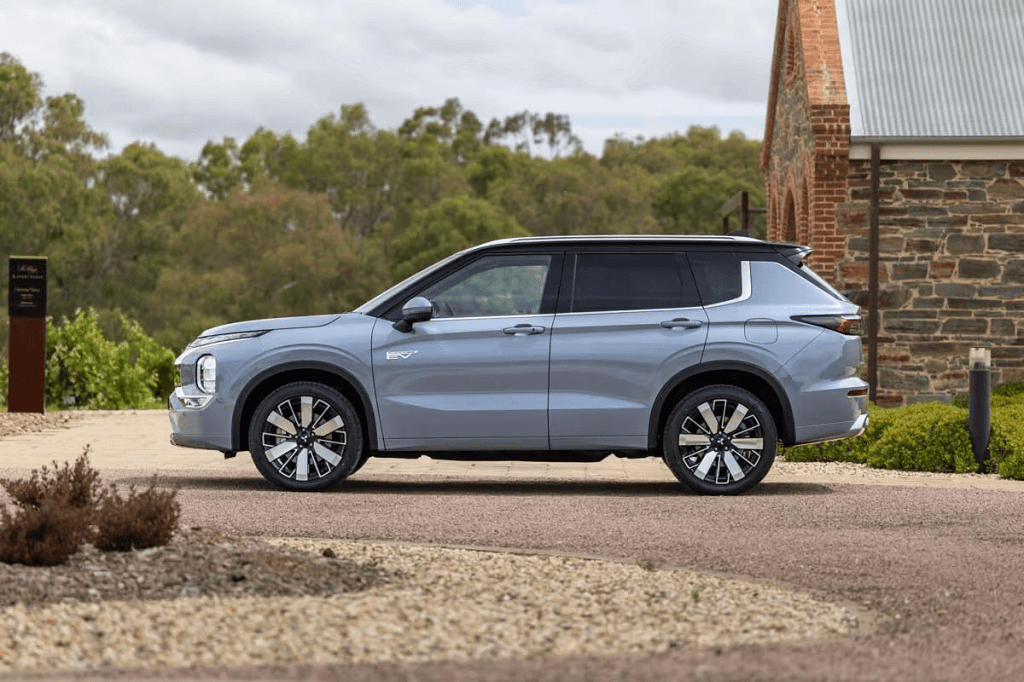 Mitsubishi Outlander Car Rental in Australia